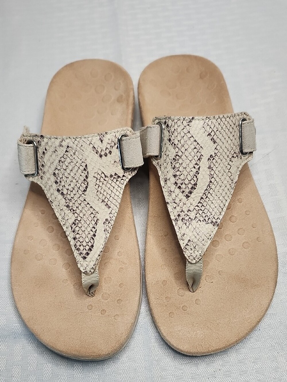 Vionic Leather Beige Thong Sandal Size 9.5